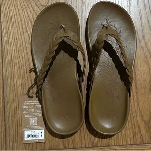Women’s Size 8 OluKai Tan Sandals with Floral Design (Lei)